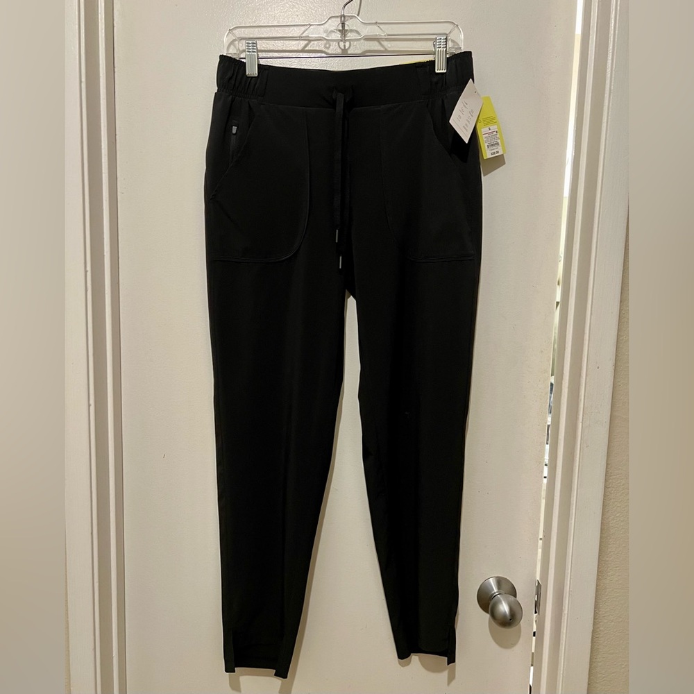 “All in Motion” lightweight athleisure pants.